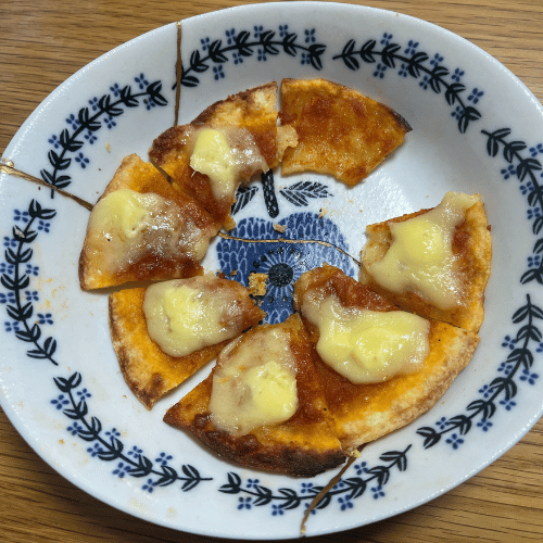 食べ終わったチーズとトマトのお子さまマルゲリータ